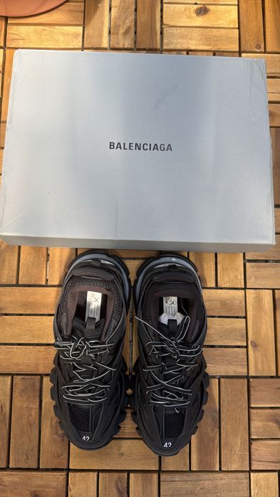 balenciaga track led