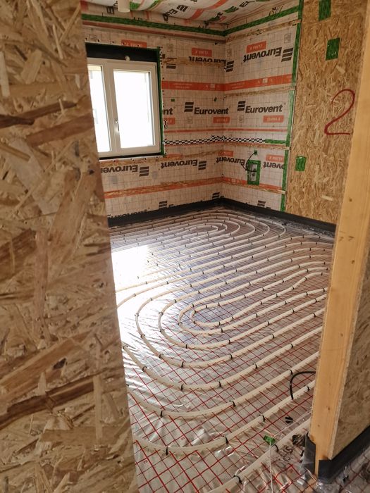 Executam sape fluide de ipsos peste încălzire în pardoseala