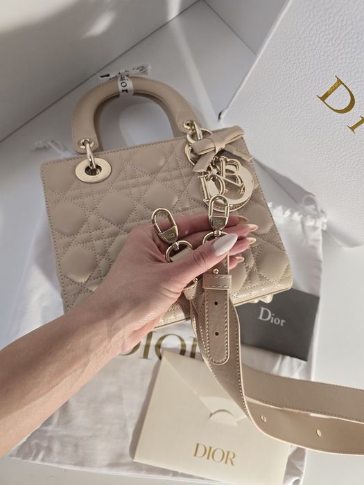 Налична чанта Lady Dior Powder Beige