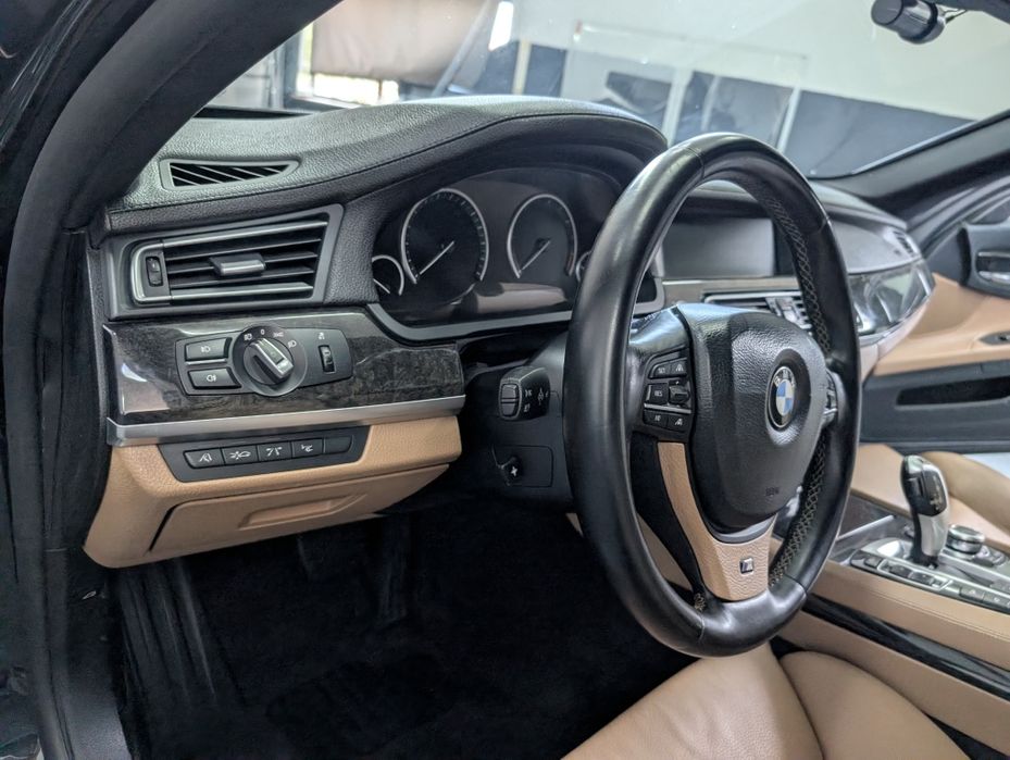 BMW Seria 7  F01 XDrive M Pachet