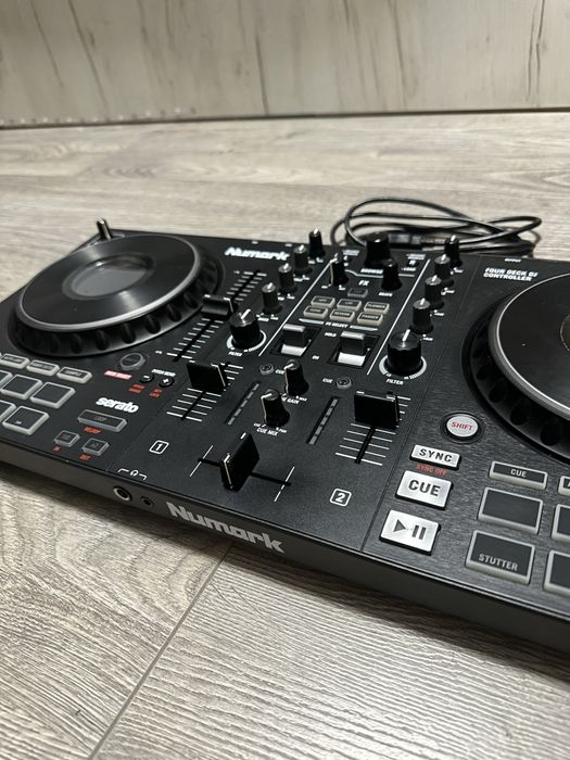 DJ контролер Numark Mixtrack Platinum FX