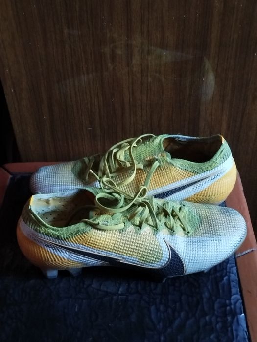 Бутсы/сороконожки