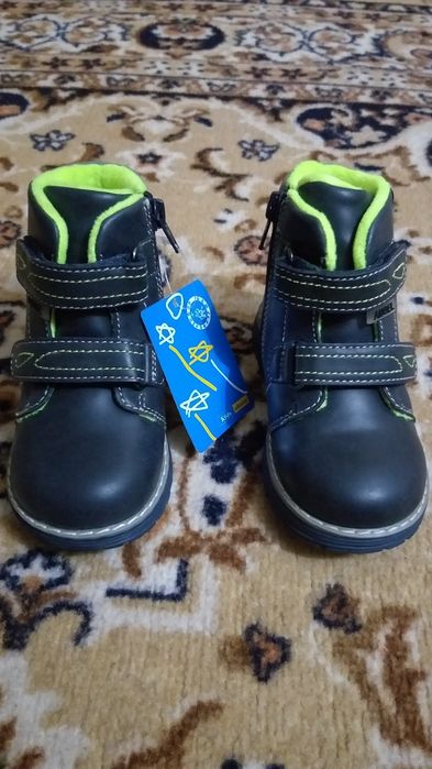 Продам новую детскую обувь