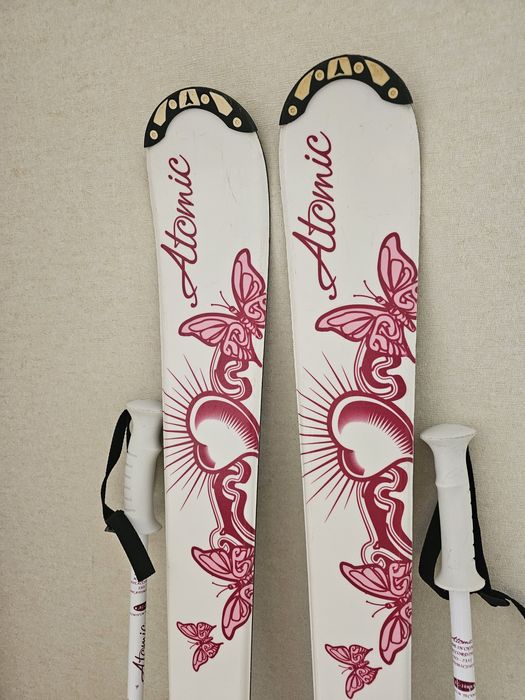 Продам лыжи с палочками