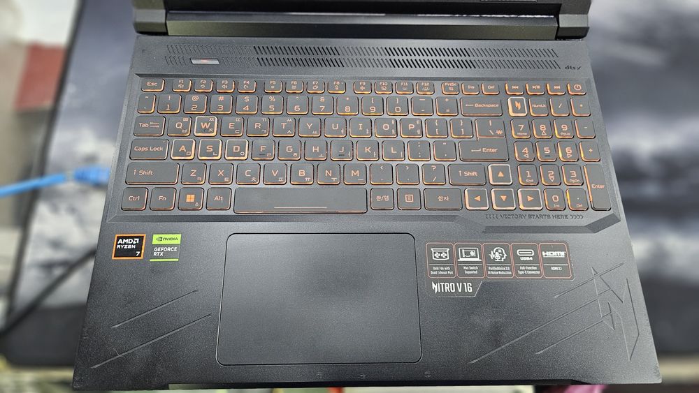 ACER NITRO V 16'  WUXGA IPS 165Hz R7-8845HS 16GB 512GB RTX4060 8GB