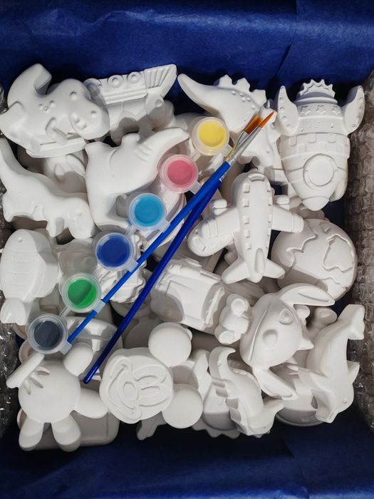 Cutie cu 30 de figurine pentru băieți