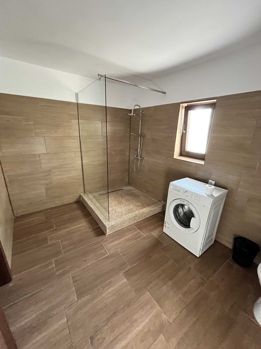 PF inchiriaza casa individuala pe malul lacului, 5 camere, garaj, foisor, 2700mp teren, +300mp utili