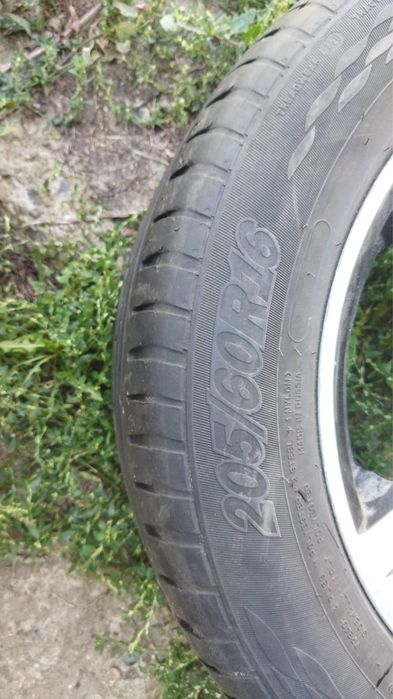 Продам четыре диска с шинами .