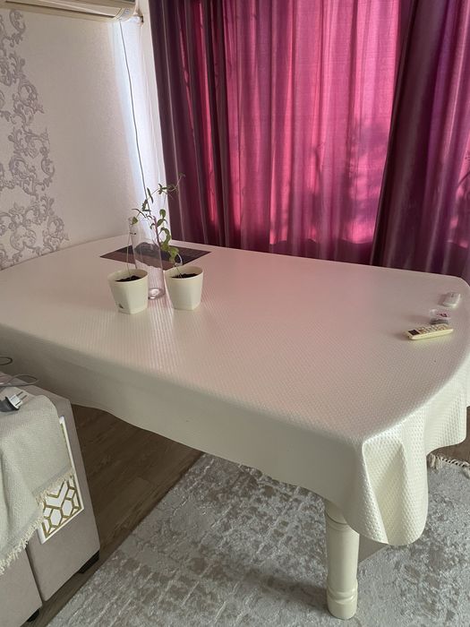 Продам стол для гостиной