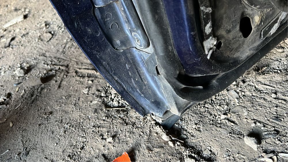 Продам дверь задний правый мерседес w210