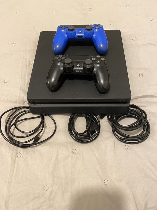 PS4 с два контролера!