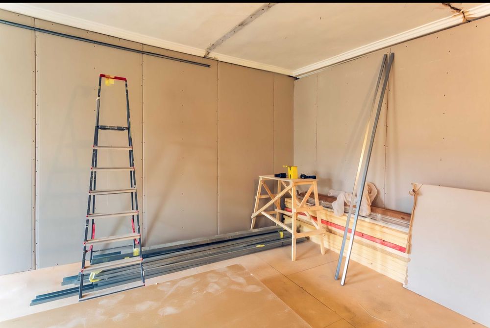 Echipă meseriași  Construcții și amenajări interioare