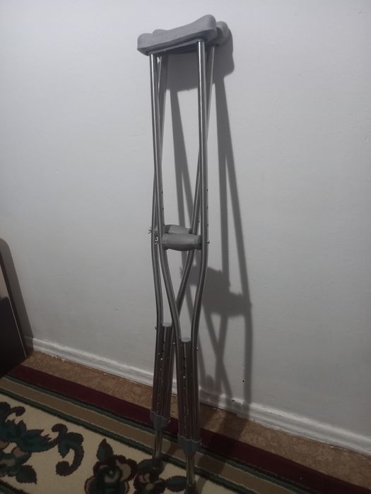 Подмышечные костыли