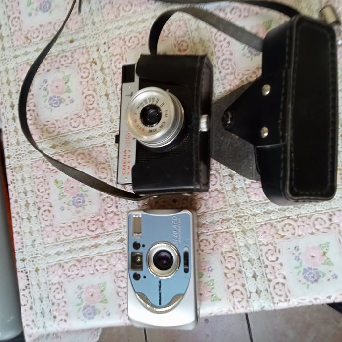Aparat foto Cmena 8 m și Practică m 60