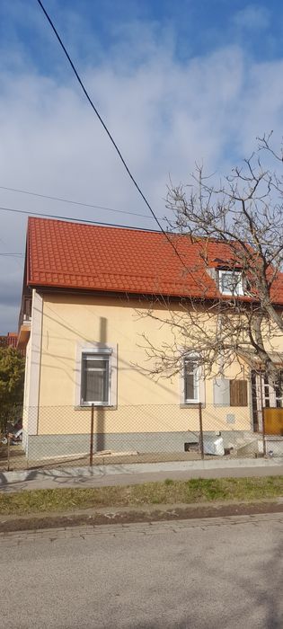 Executam acoperisuri si  Reparatii acoperisuri