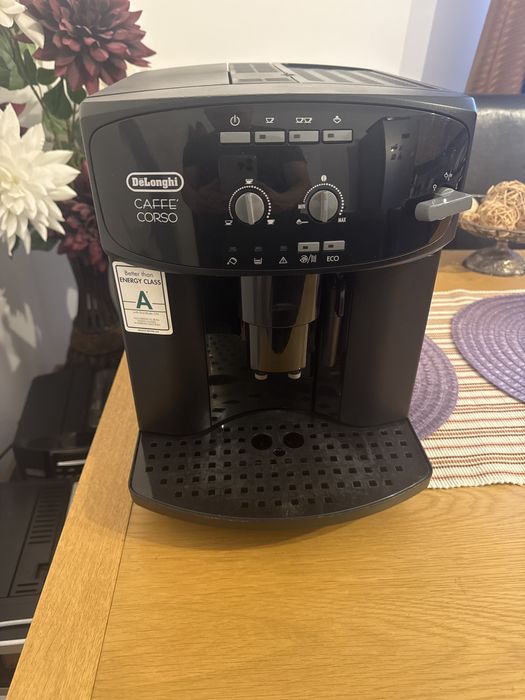 Vand expresoare de cafea delonghi  .