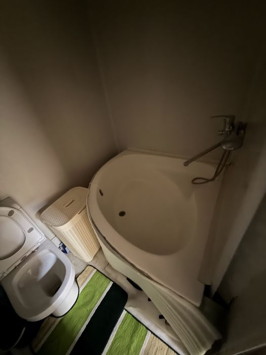 Бир хоналик уй ижарага берилади. Оилага