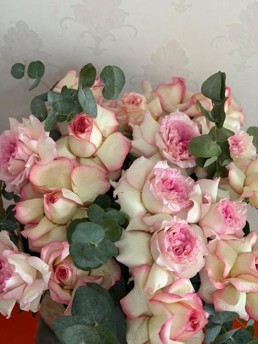 Роза с корзиной.