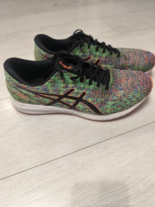 Продавам маратонки Asics 46 номер.