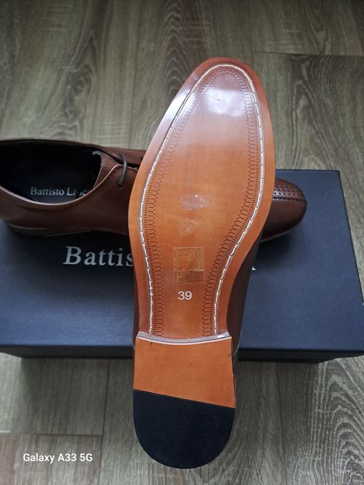 Vând pantofi noi din piele pentru bărbați,  brand  Battisto Lascari.