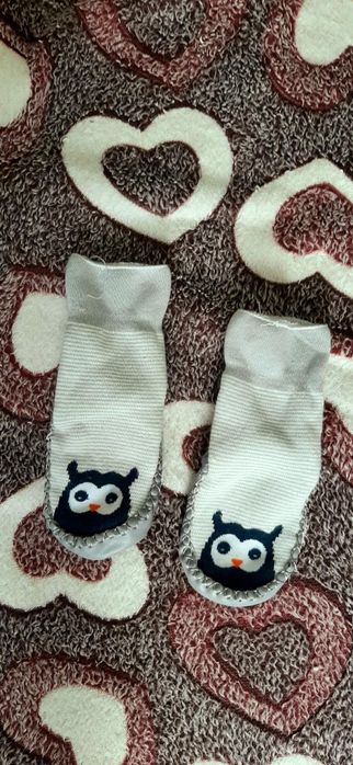 Продам кроссовки в ПОДАРОК тёплые следики