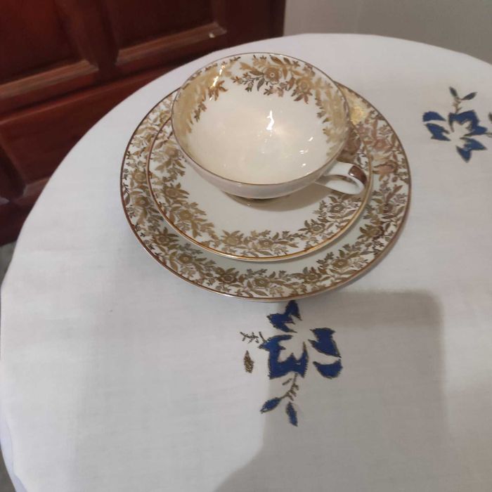 Тройни порцеланови сетове