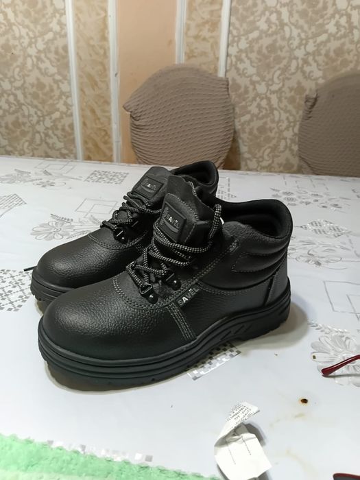 Продам зимний рабочий ботинка