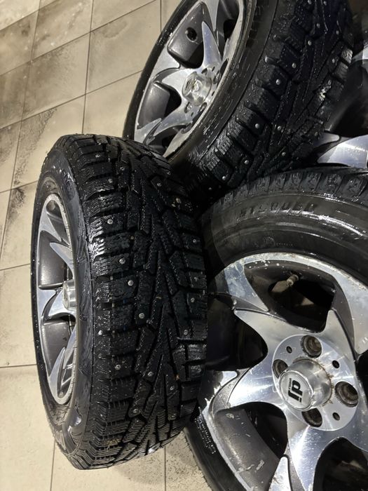 Продам зимнюю резину с дисками