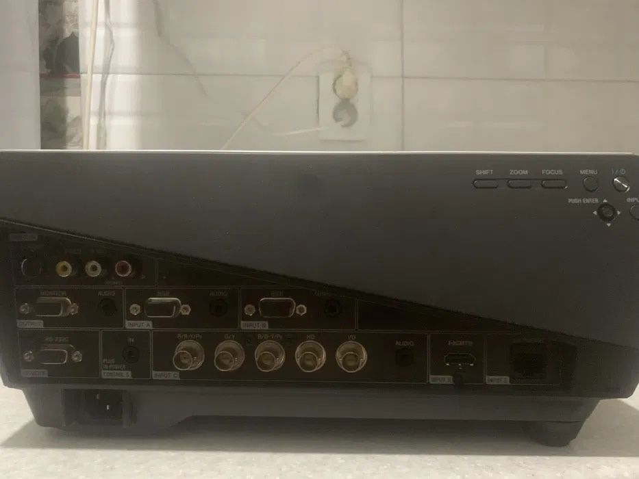Продам Проектор Sony VPL-FX40