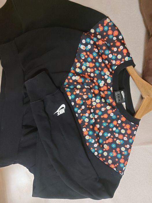 Късо дамско горнище Nike размер XS