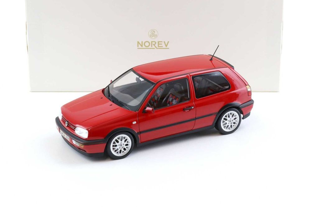 Macheta Volkswagen Golf GTI 1994 Color Concept (Mk3) 1:18 Norev