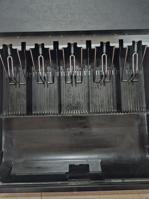 Каса сейф за хартиени  пари и монети