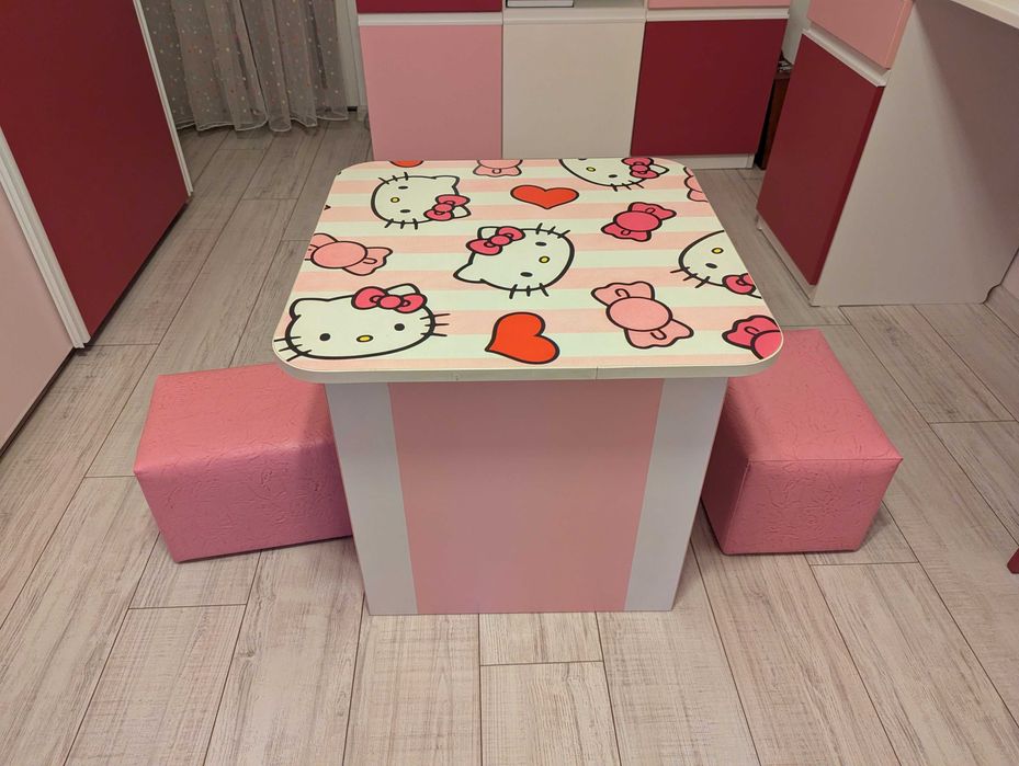 Дървена детска маса Хелоу Кити