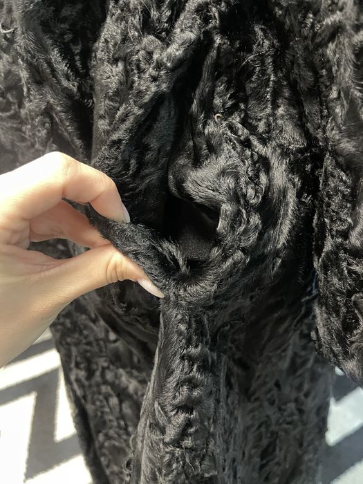 Blana naturala de Astrahan Swakara cu guler de vizon imperial