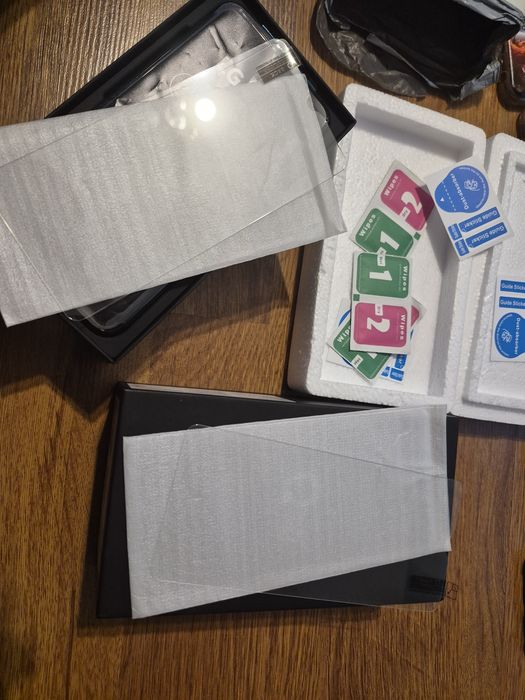 Смартфон LG Q60 + карта памет 128GB, кейсове и протектори