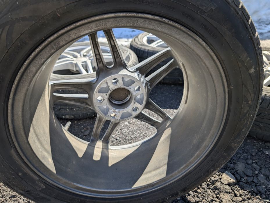 Продам комплект шин с дисками