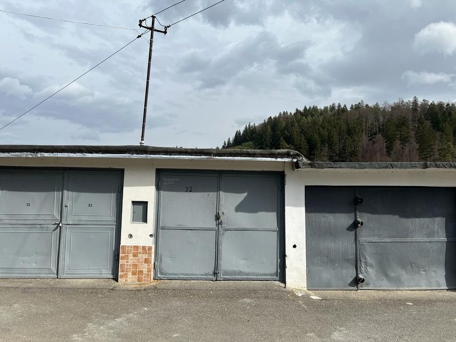 Vând Garaj auto din cărămidă proprietate pers.Suprafață teren 20,4 m.p