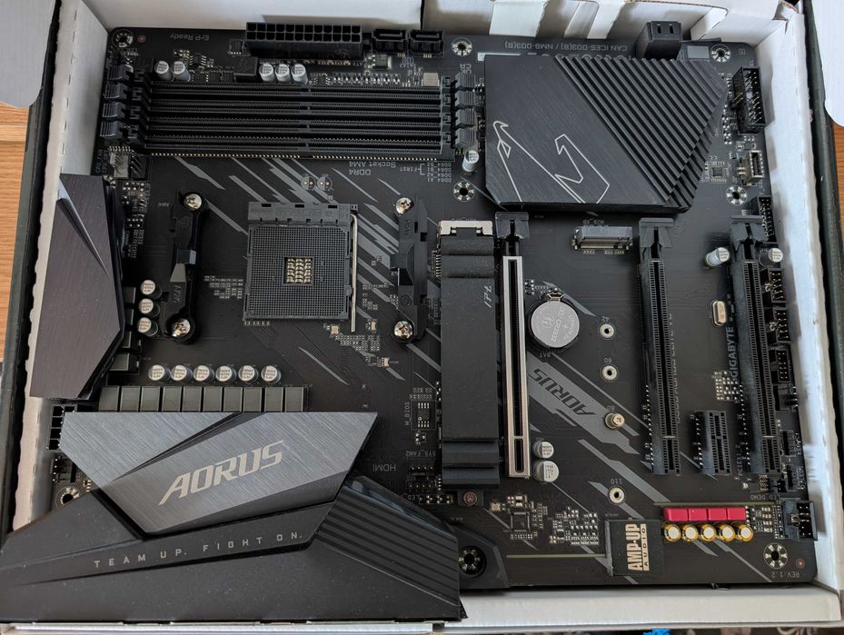 Kit placa de baza + RAM [B550 AORUS ELITE V2 + 32GB RAM DDR4 3200mhz + Cooler cadou]