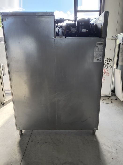 Хладилен шкаф -- 18 -- 22 градуса; 2021 година