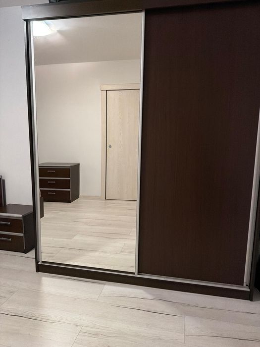 Mobila completa dormitor (pat + saltea + dulap + comoda + 2 noptiere)