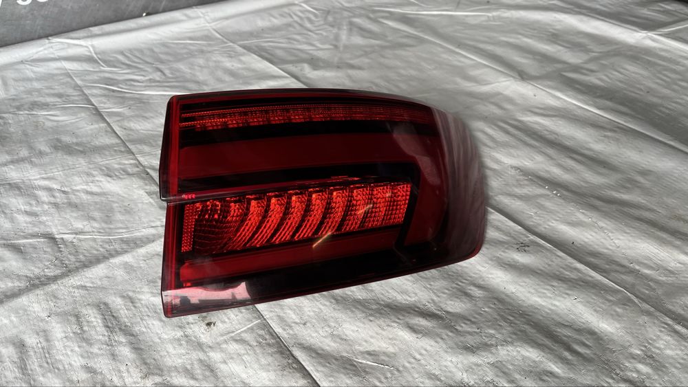 Десен стоп Audi A4 8W Avant