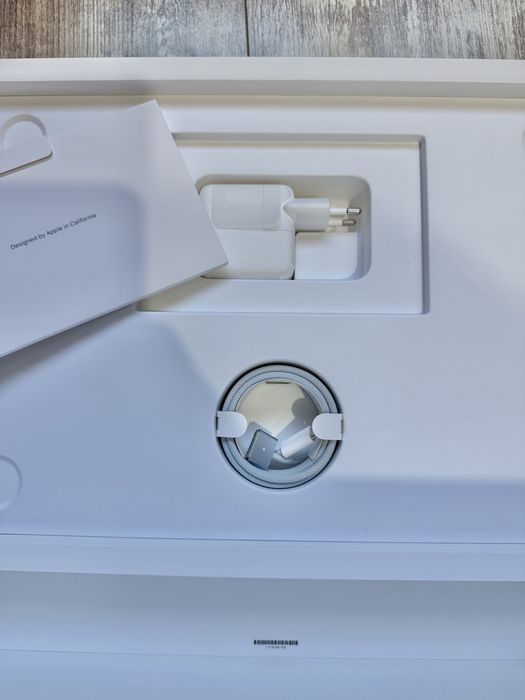 Нов Apple MacBook Air 2025 15" M4 24 GB RAM 512 GB SSD