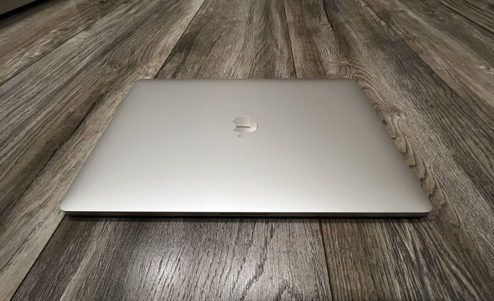 MacBook Pro 15” (2019) | i7, 16GB RAM, 512GB SSD | Нова батерия