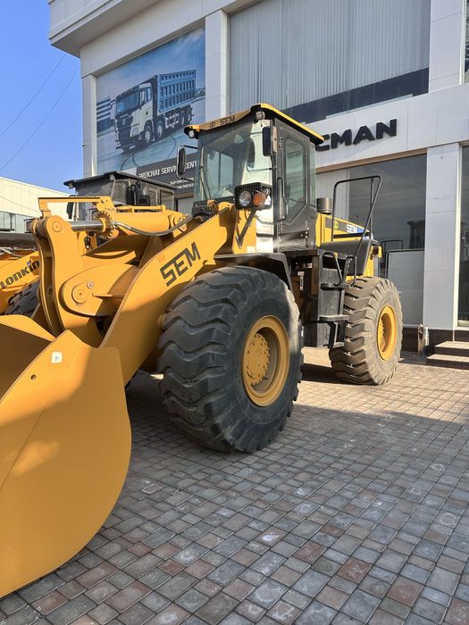 SEM 655D Frontalniy Pogruzchik