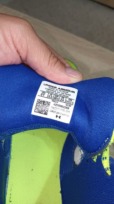 Adidași Under Armour