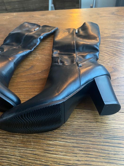 Продавам дамски ботуши от естествена кожа