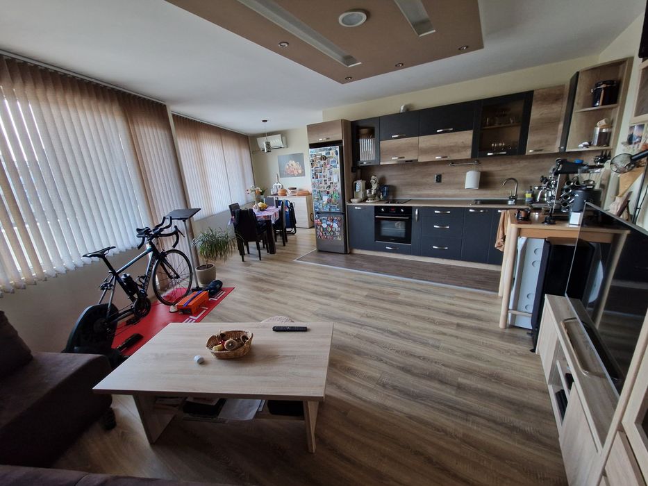 Двустаен апартамент на втори етаж в кв.Зона Б