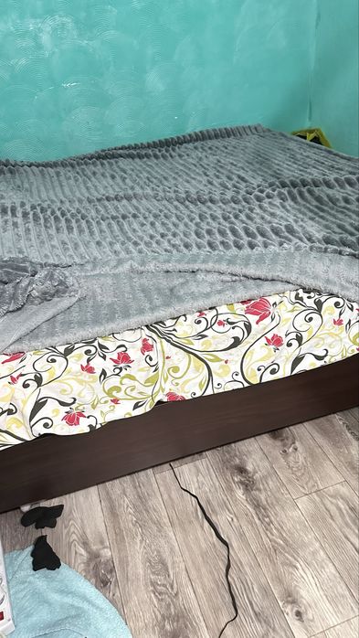 Кровать двухспальная  срочно