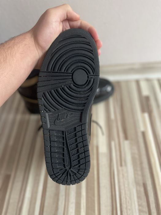 Jordan 1 Metallic Gold