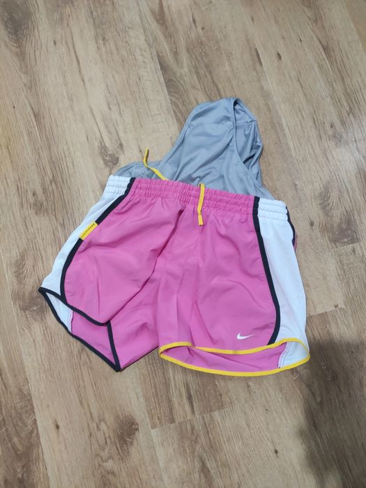 Pantaloni scurți de damă Nike mărimea S